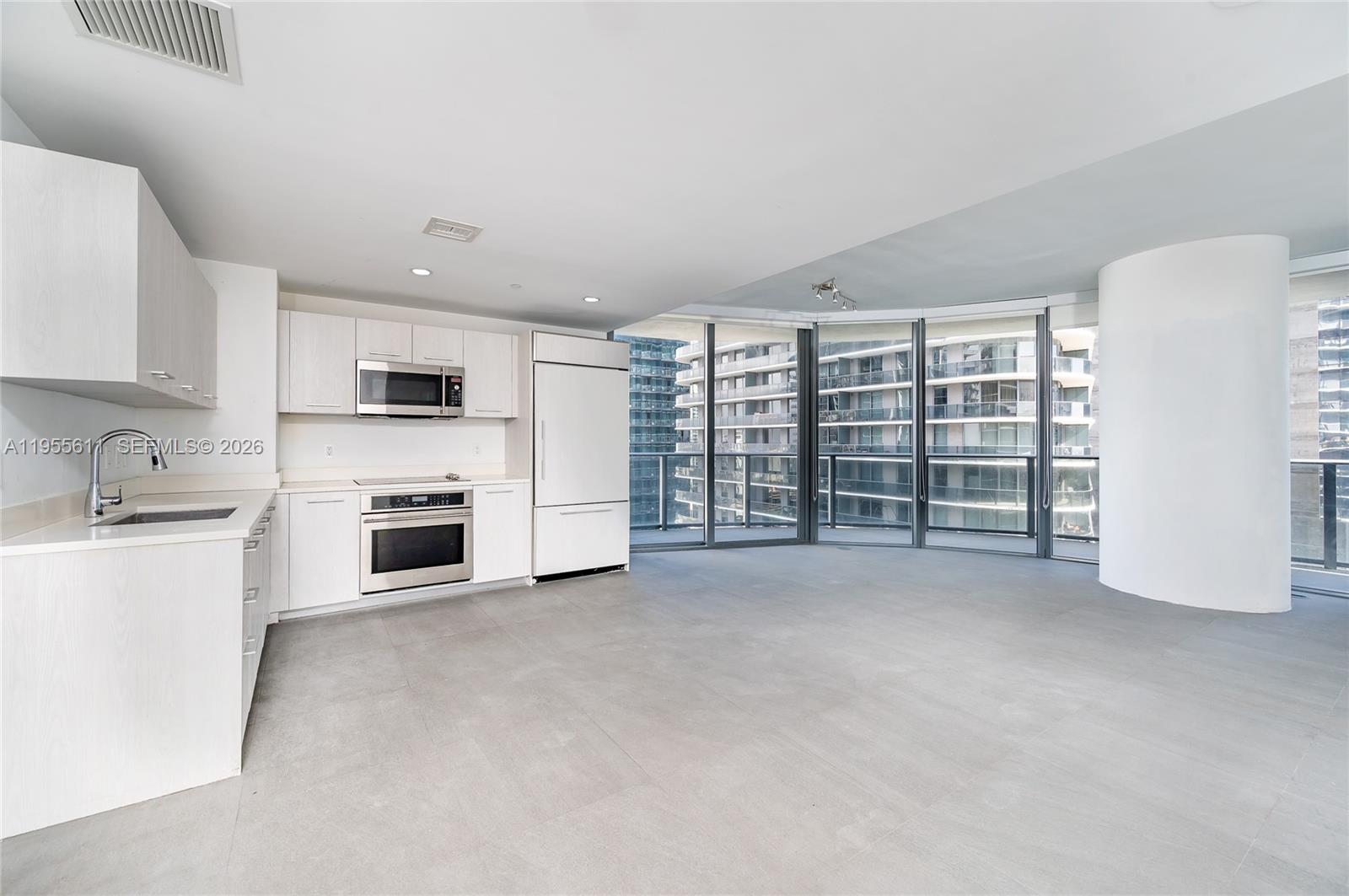 45 SW 9th St #3401, Miami FL 33130