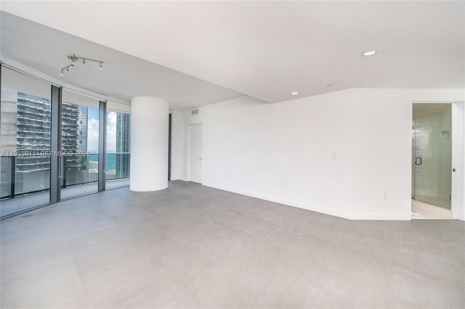 45 SW 9th St #3401, Miami FL 33130