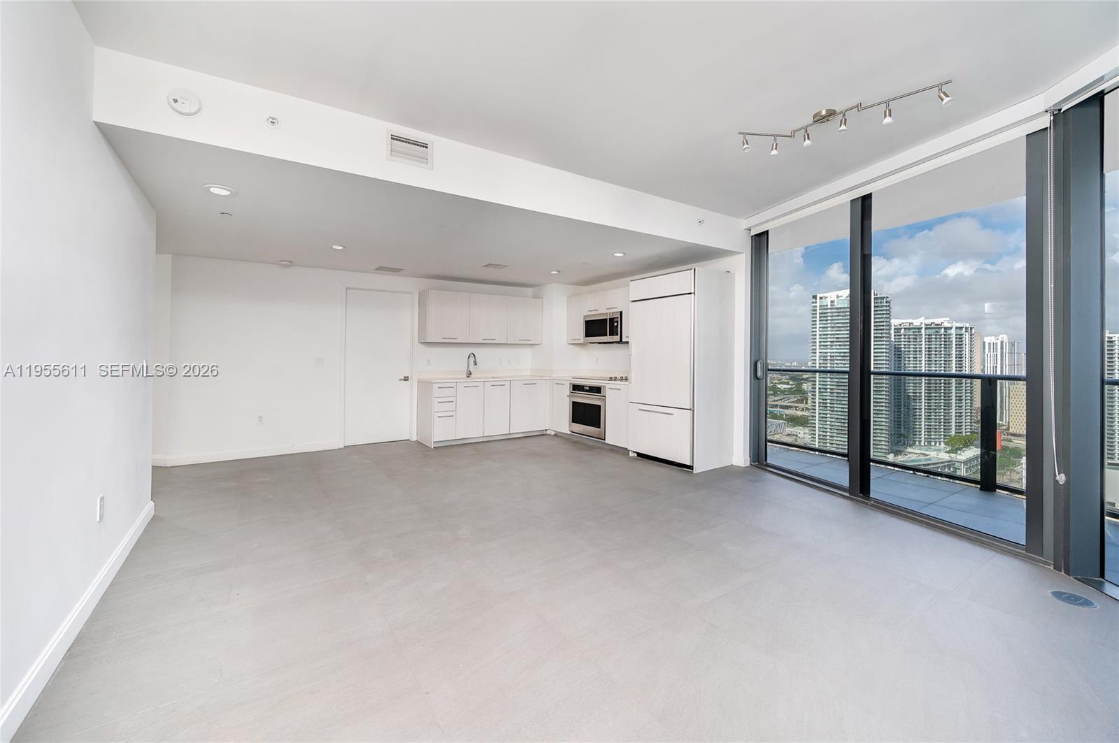 45 SW 9th St #3401, Miami FL 33130