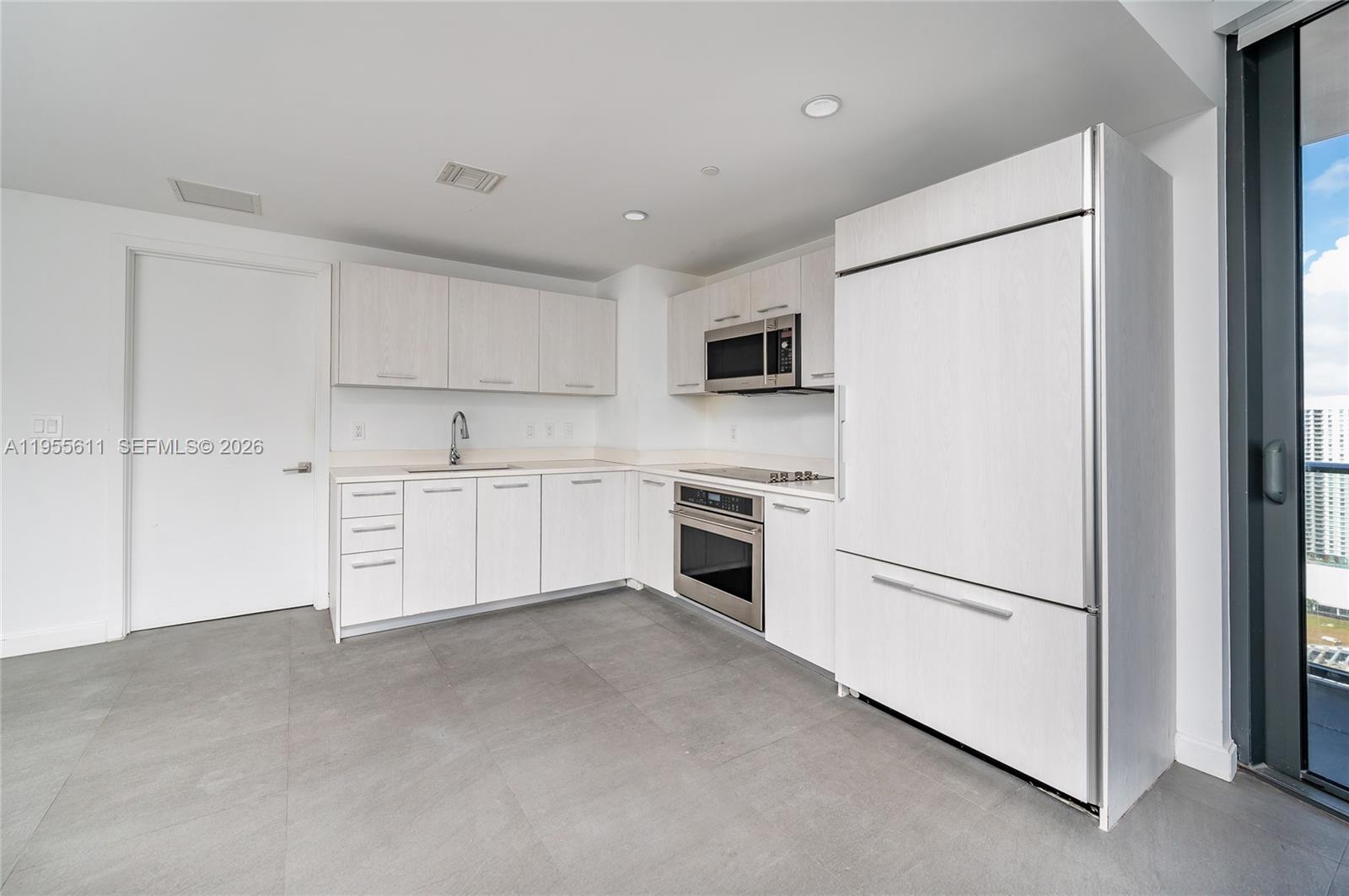 45 SW 9th St #3401, Miami FL 33130