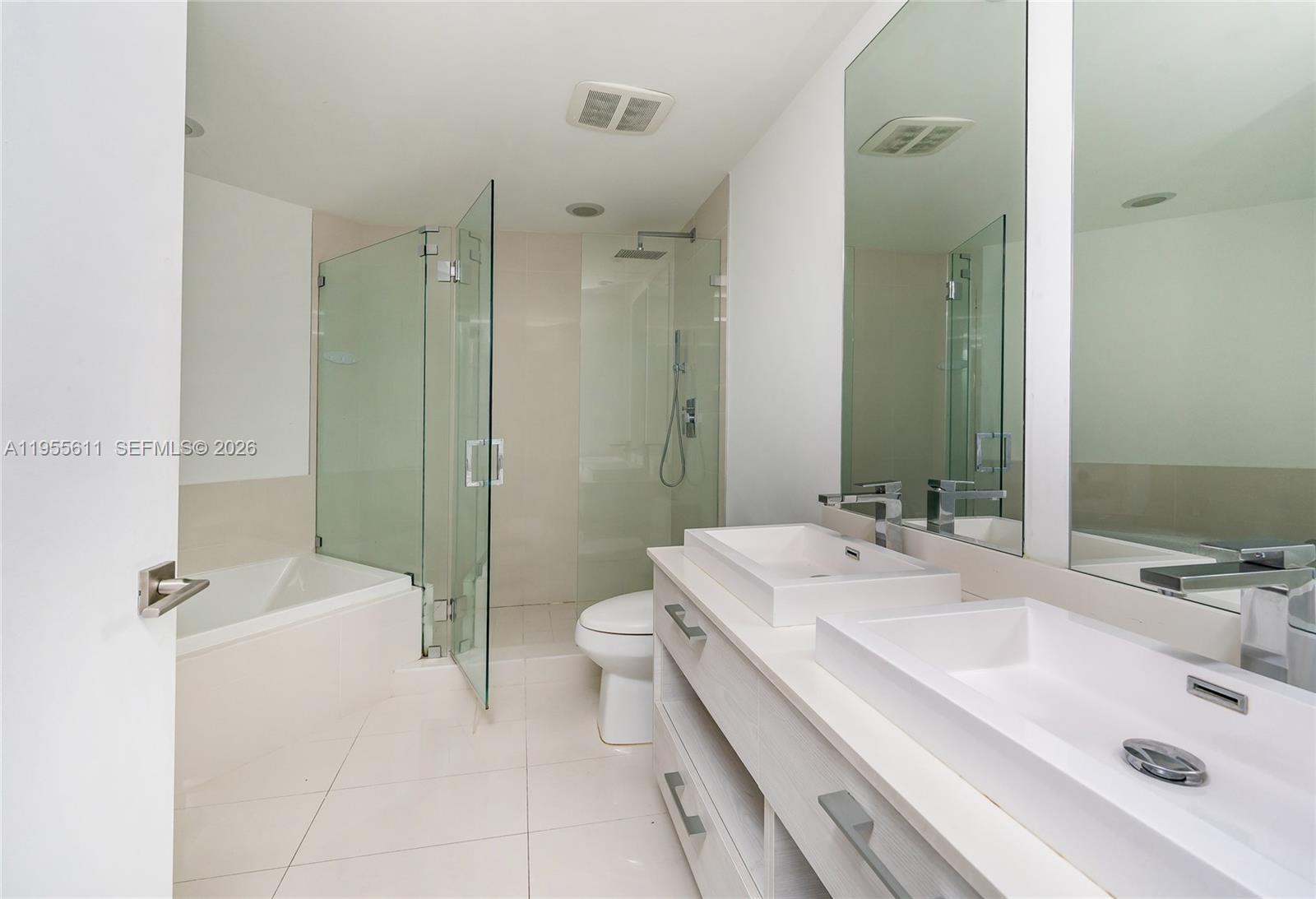 45 SW 9th St #3401, Miami FL 33130