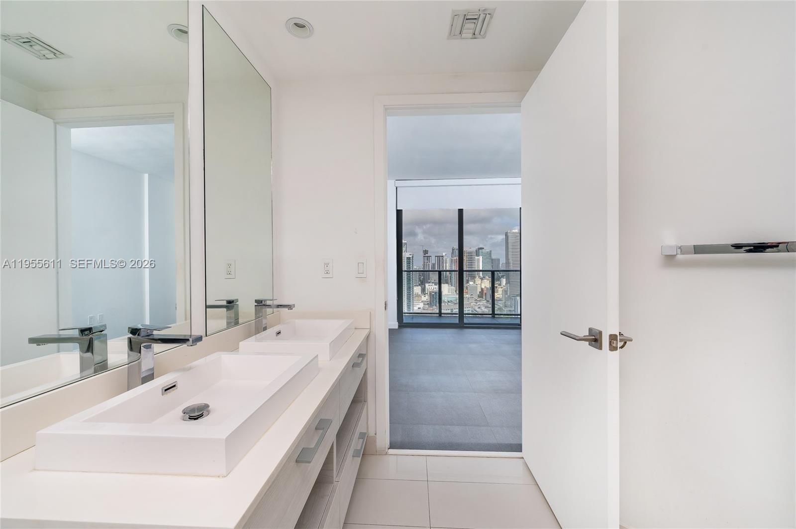45 SW 9th St #3401, Miami FL 33130