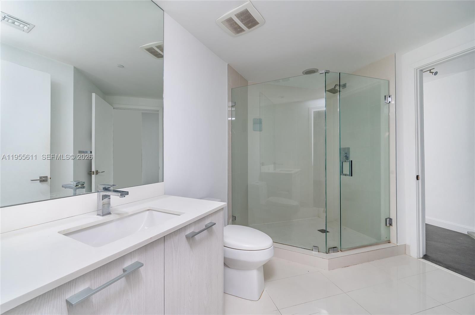 45 SW 9th St #3401, Miami FL 33130