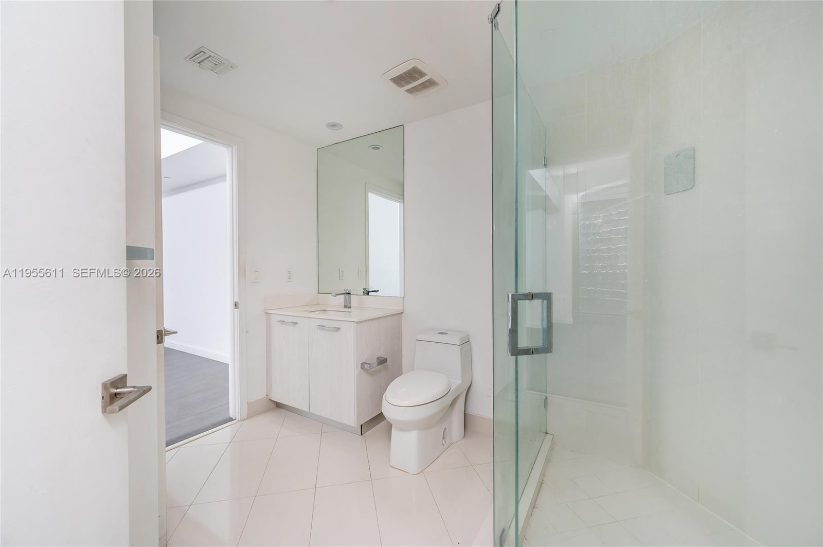 45 SW 9th St #3401, Miami FL 33130