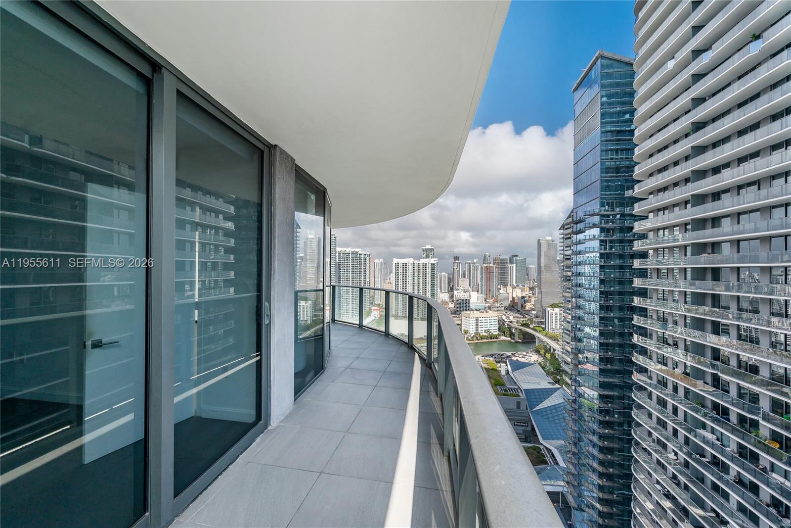 45 SW 9th St #3401, Miami FL 33130
