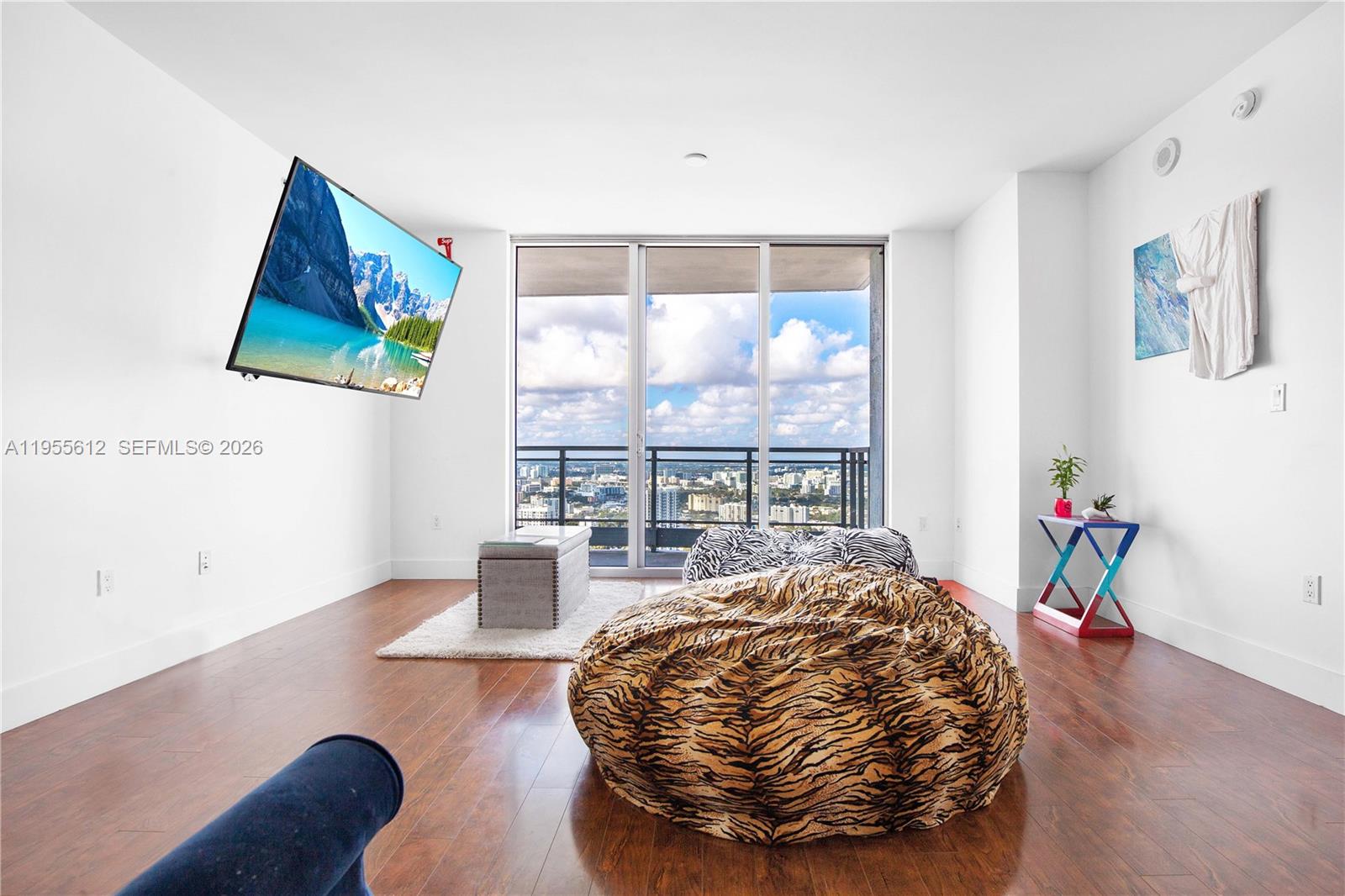 90 SW 3rd St #4408, Miami FL 33130