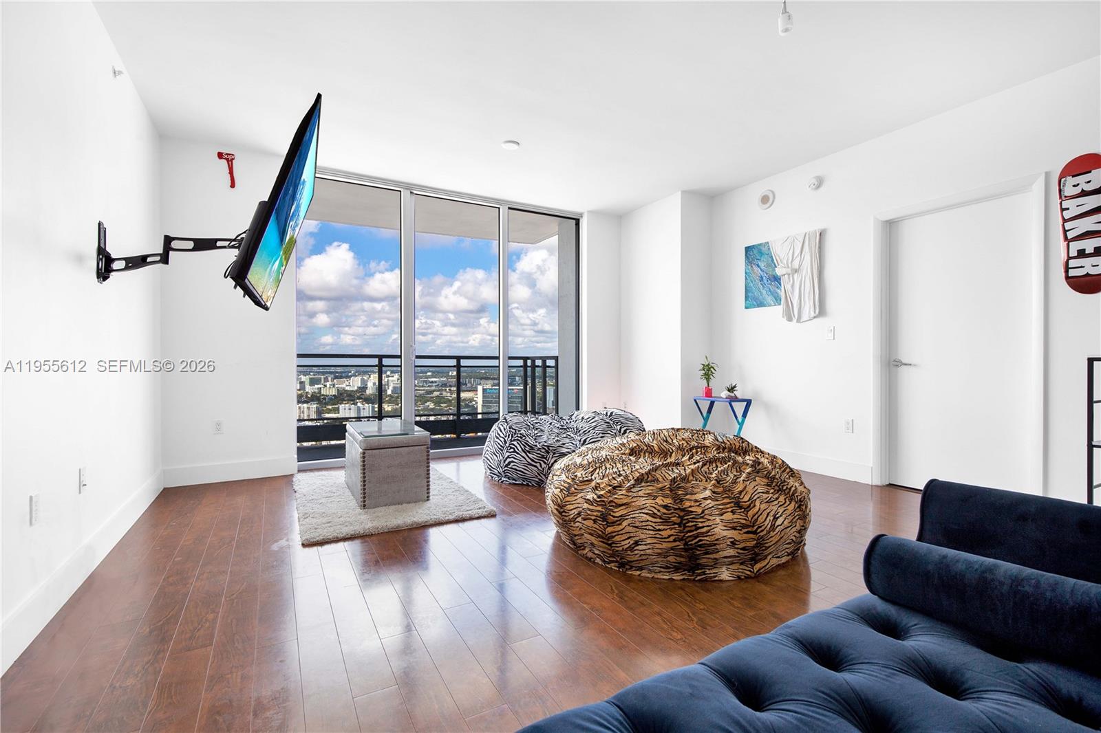 90 SW 3rd St #4408, Miami FL 33130