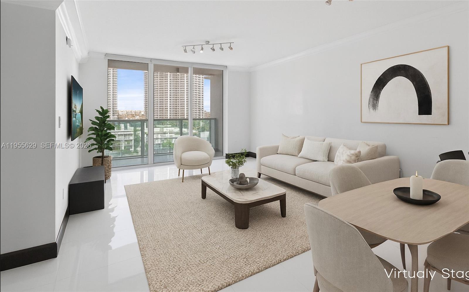 31 SE 5th St #1803, Miami FL 33131