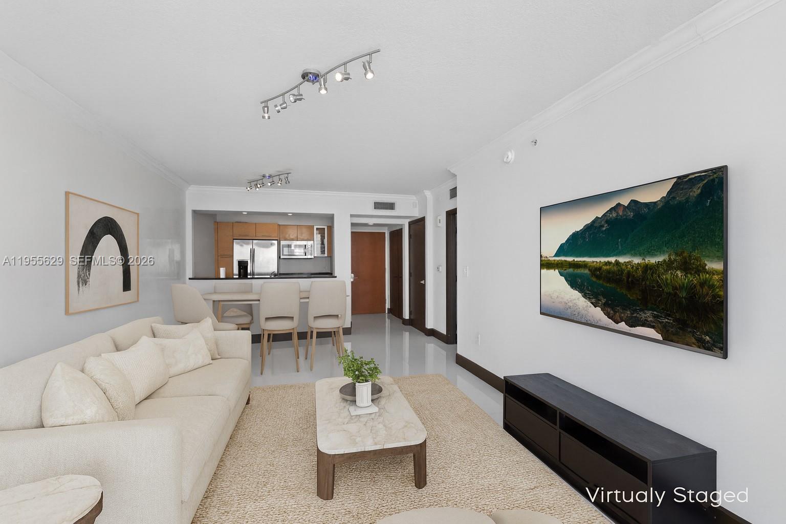 31 SE 5th St #1803, Miami FL 33131