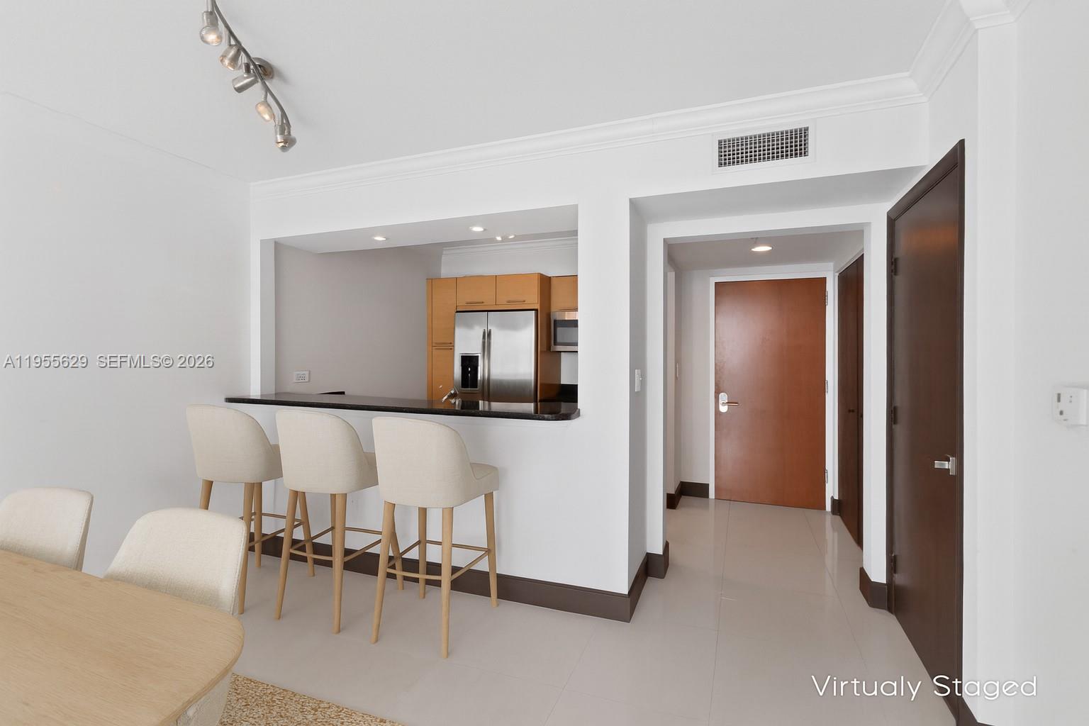 31 SE 5th St #1803, Miami FL 33131