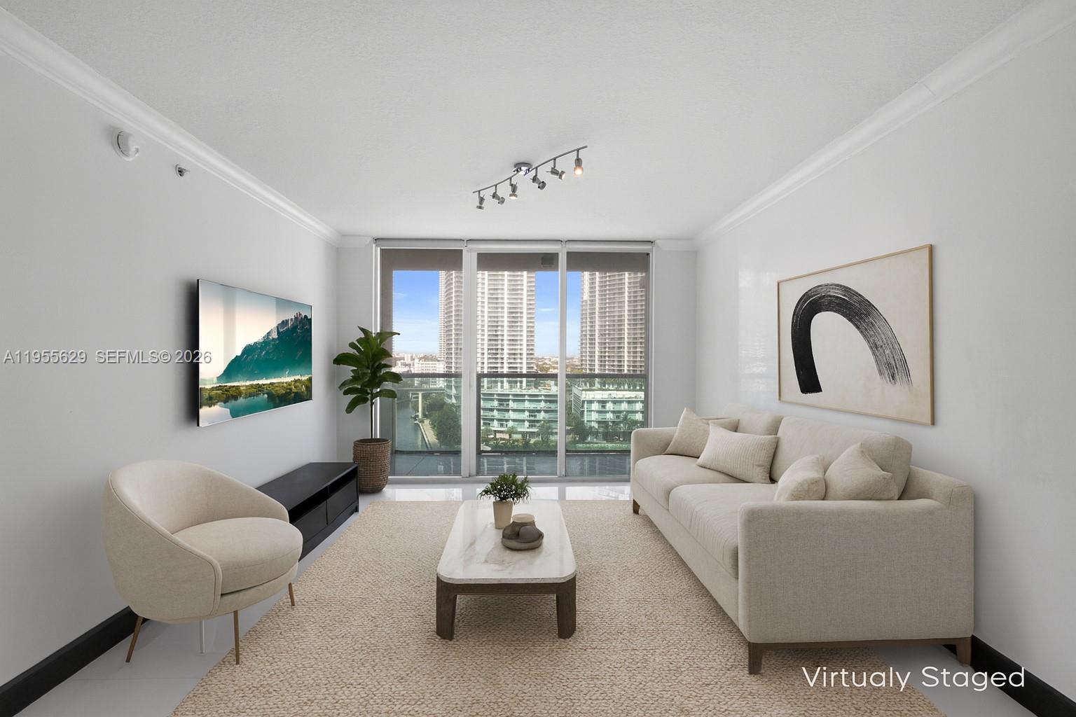 31 SE 5th St #1803, Miami FL 33131