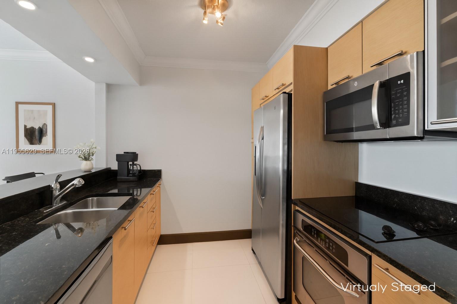 31 SE 5th St #1803, Miami FL 33131