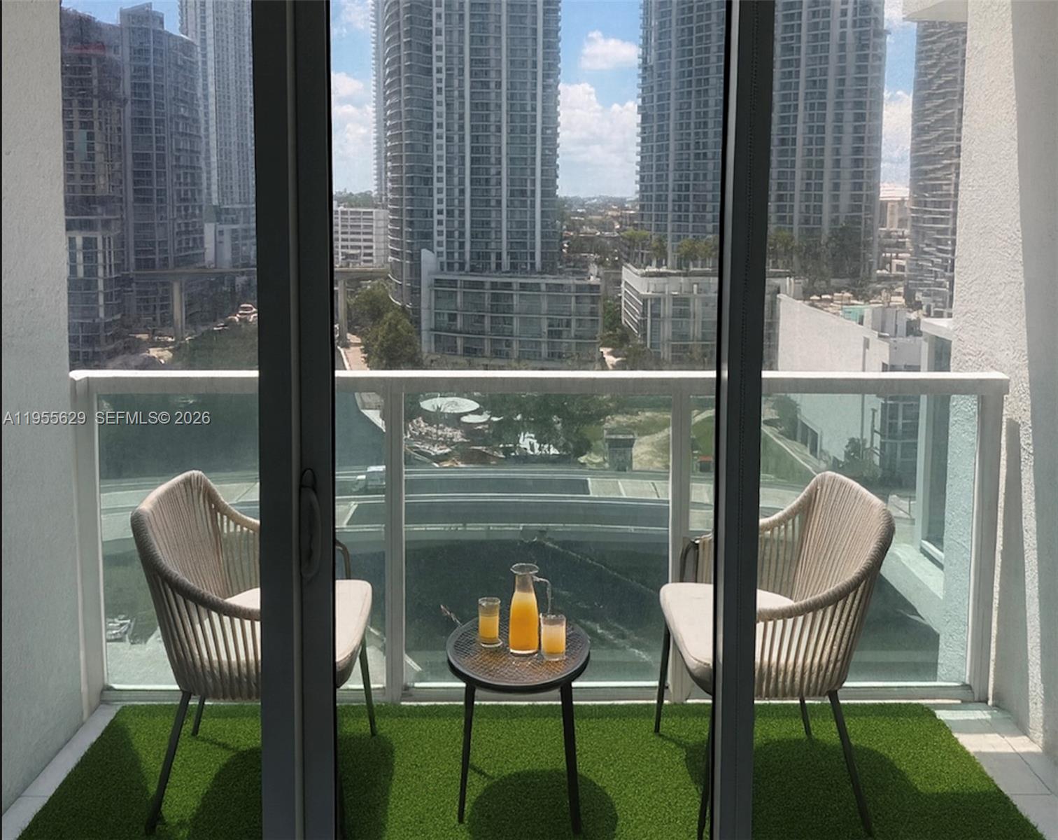 31 SE 5th St #1803, Miami FL 33131