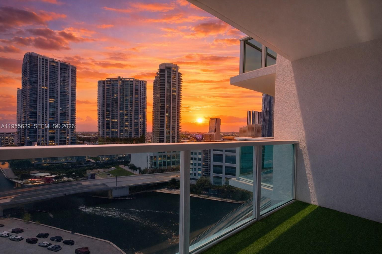 31 SE 5th St #1803, Miami FL 33131