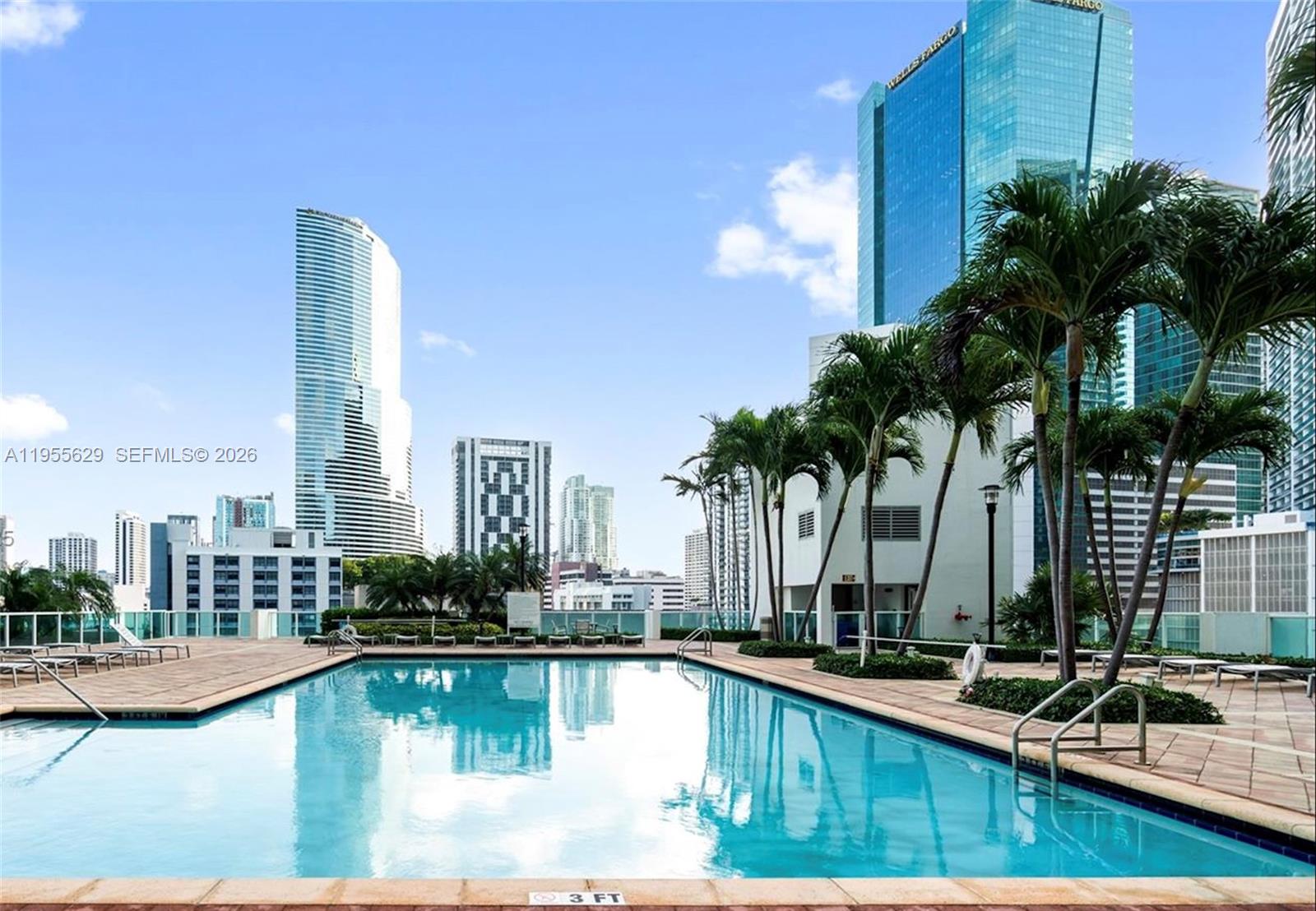 31 SE 5th St #1803, Miami FL 33131