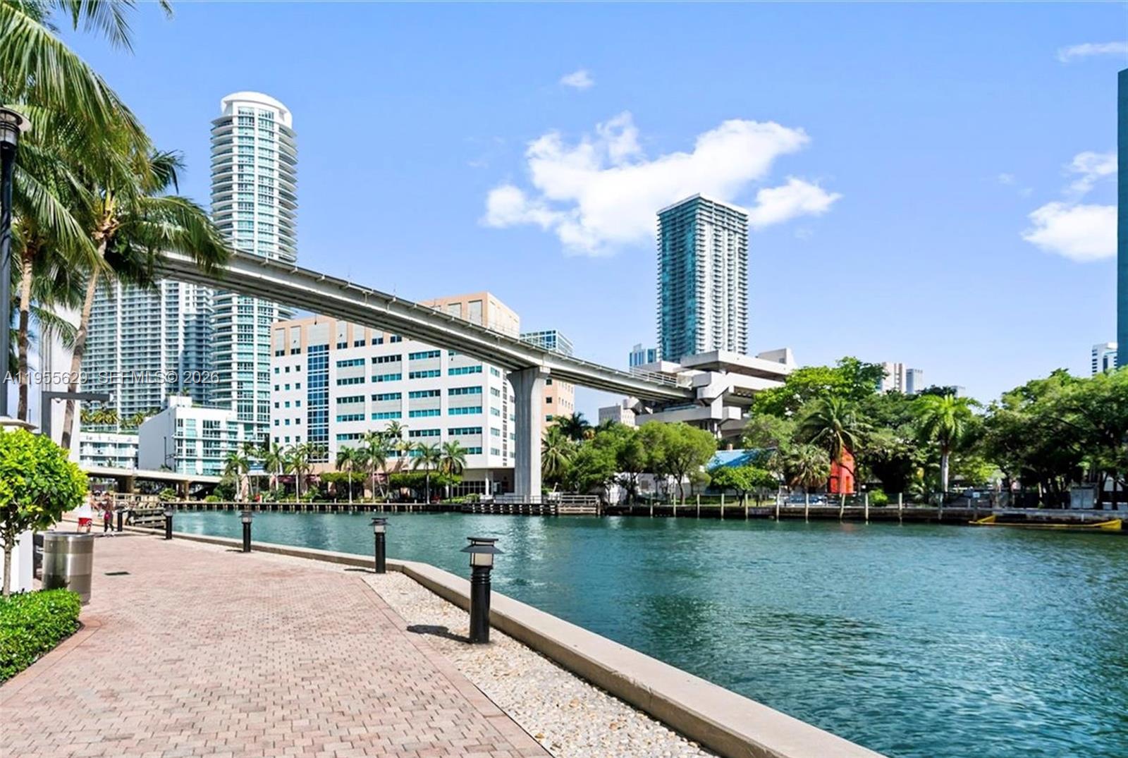 31 SE 5th St #1803, Miami FL 33131