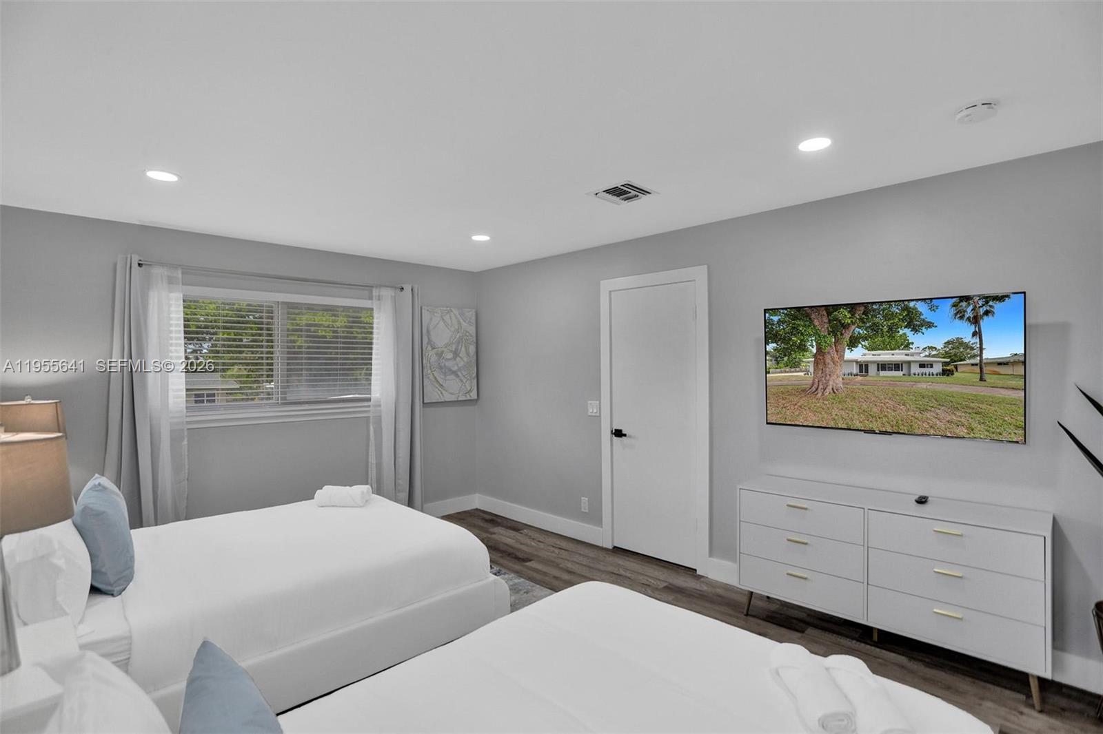 63 SE 5th Ave, Deerfield Beach FL 33441