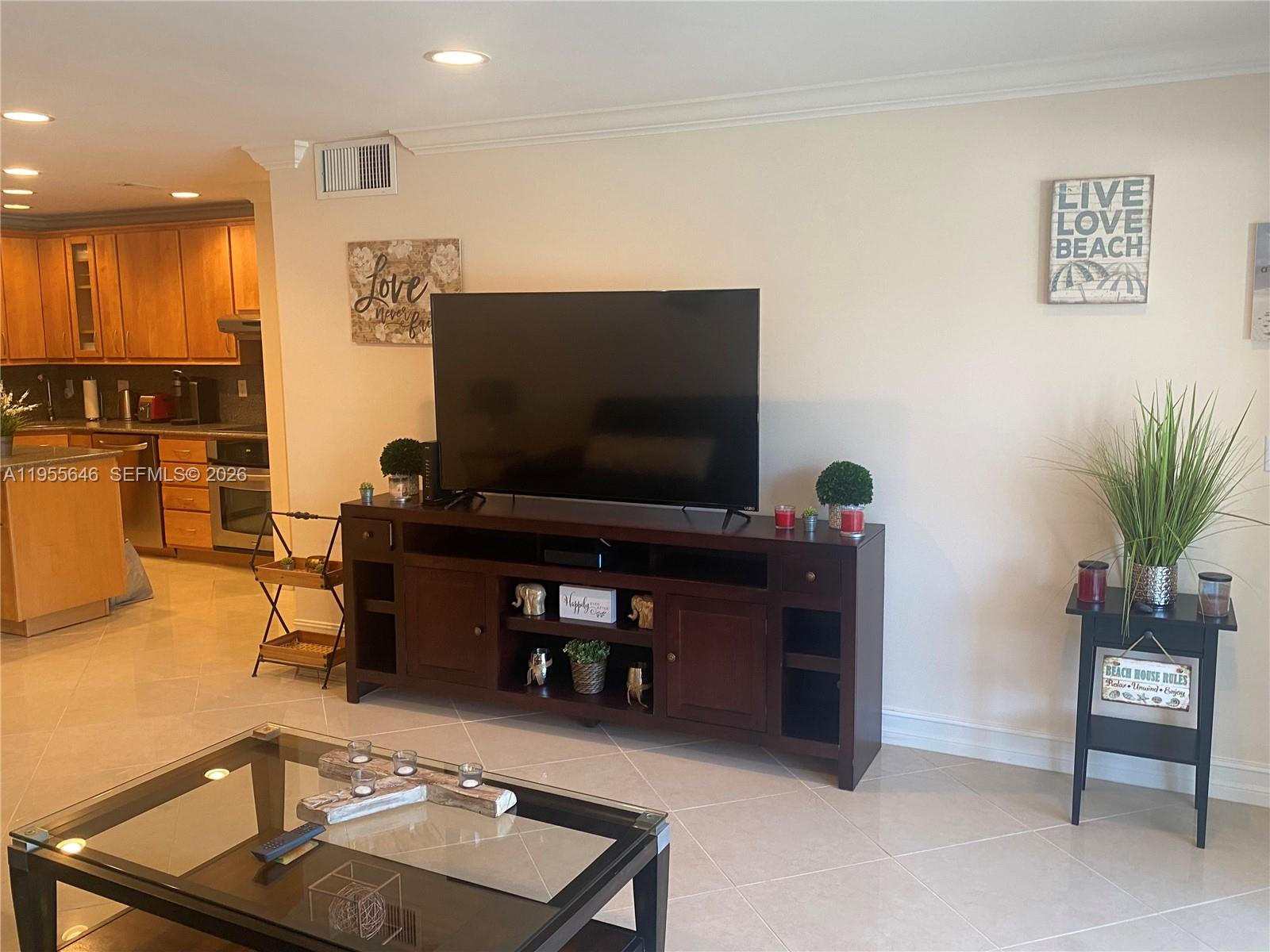 6471 Bay Club Dr #2, Fort Lauderdale FL 33308