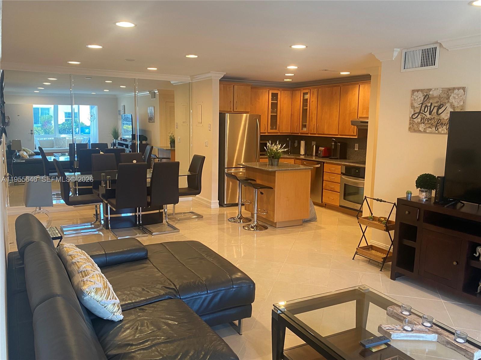 6471 Bay Club Dr #2, Fort Lauderdale FL 33308