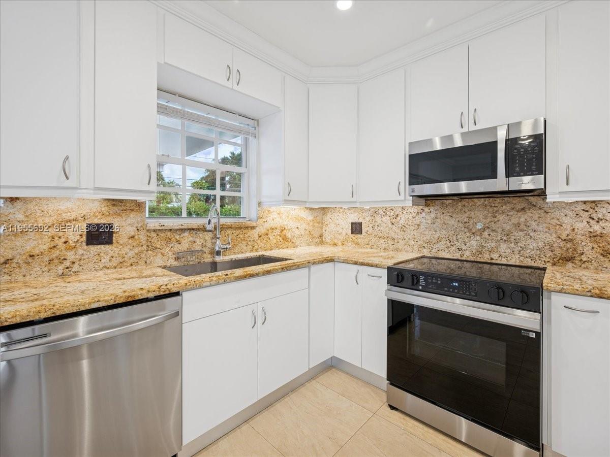 6891 SW 26th Ter, Miami FL 33155