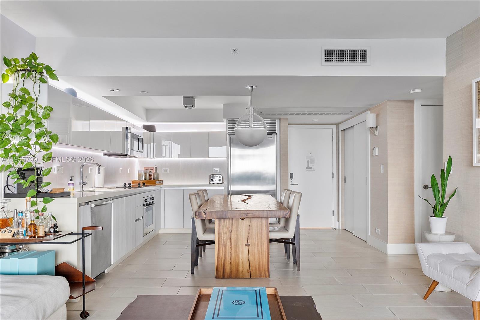 102 24th St #1427, Miami Beach FL 33139
