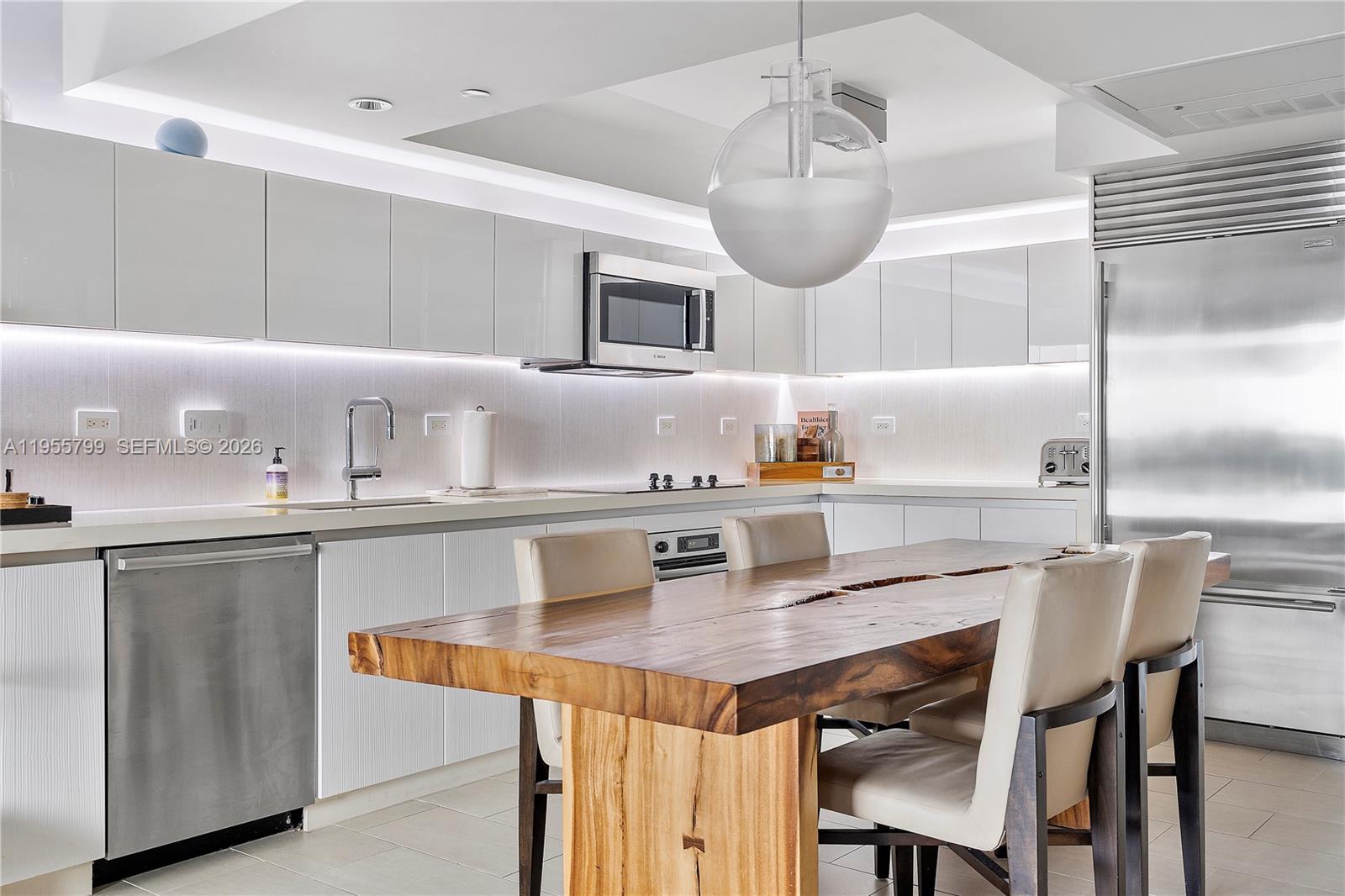 102 24th St #1427, Miami Beach FL 33139