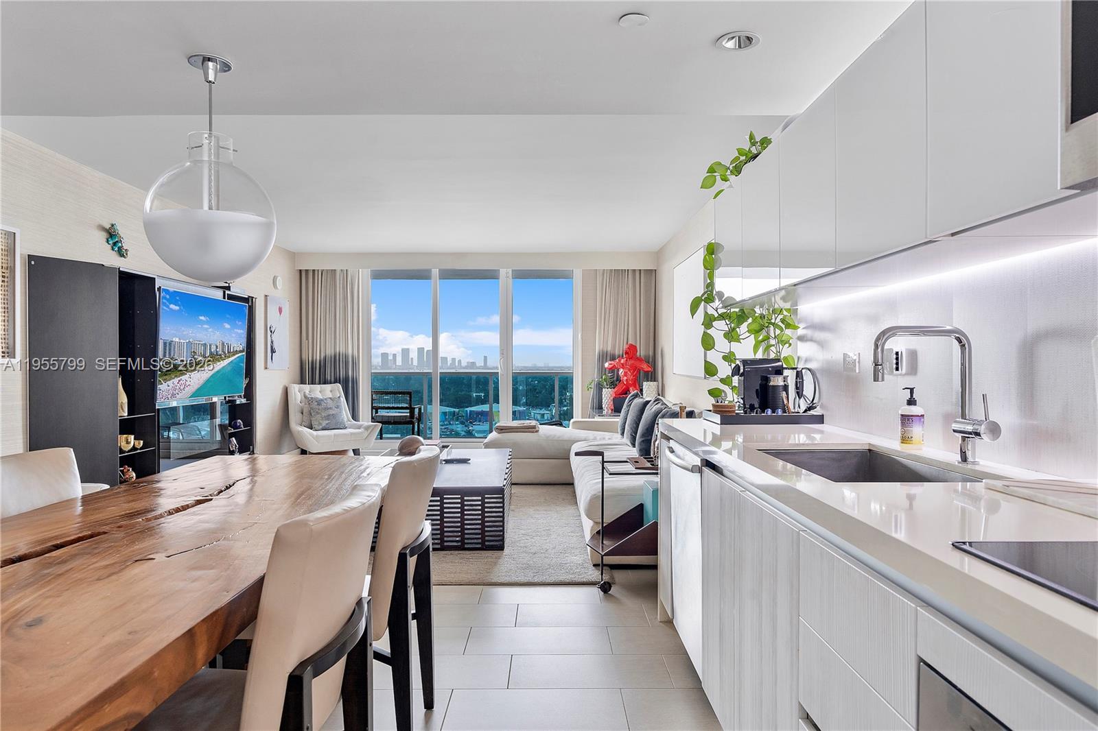 102 24th St #1427, Miami Beach FL 33139