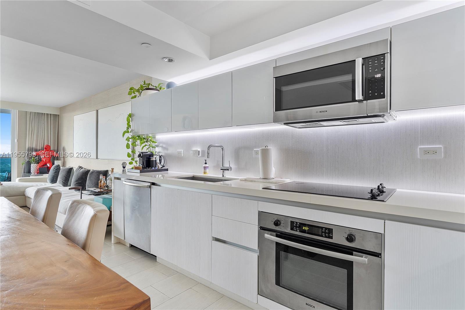 102 24th St #1427, Miami Beach FL 33139