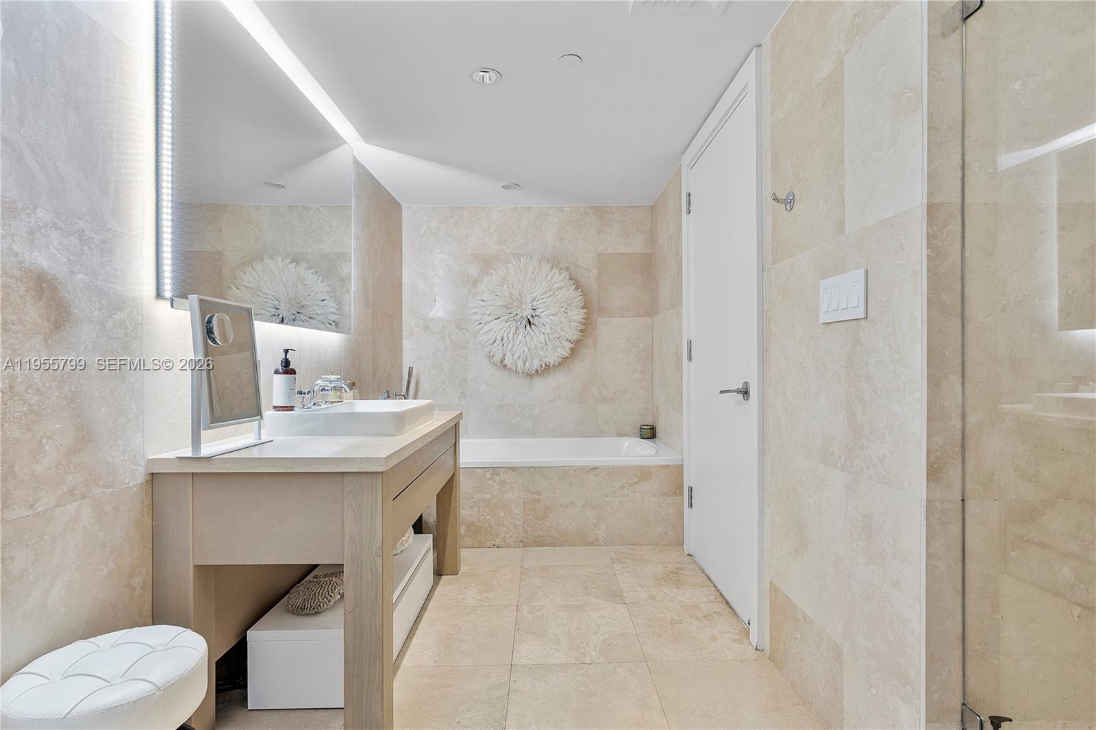 102 24th St #1427, Miami Beach FL 33139