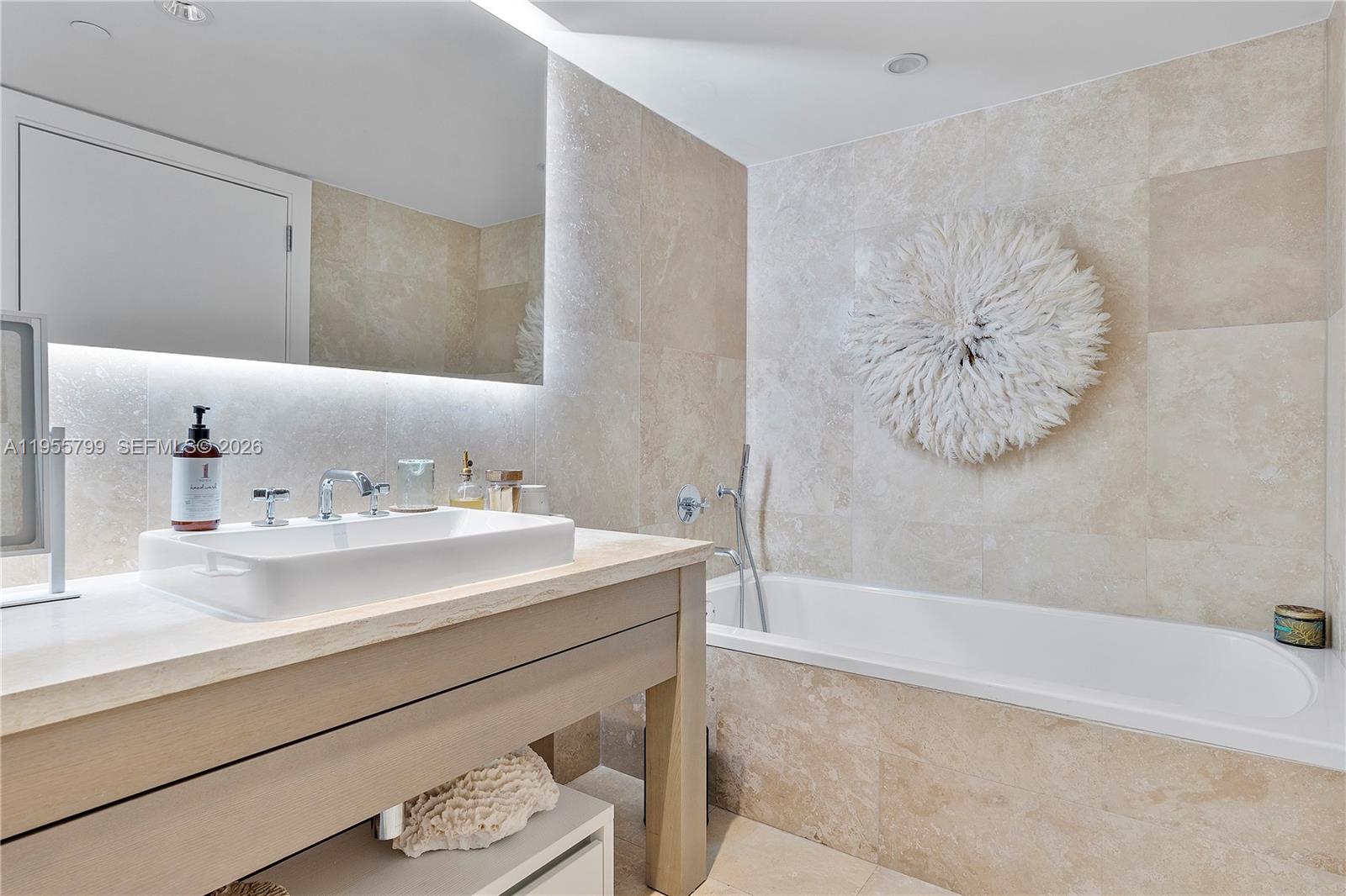 102 24th St #1427, Miami Beach FL 33139