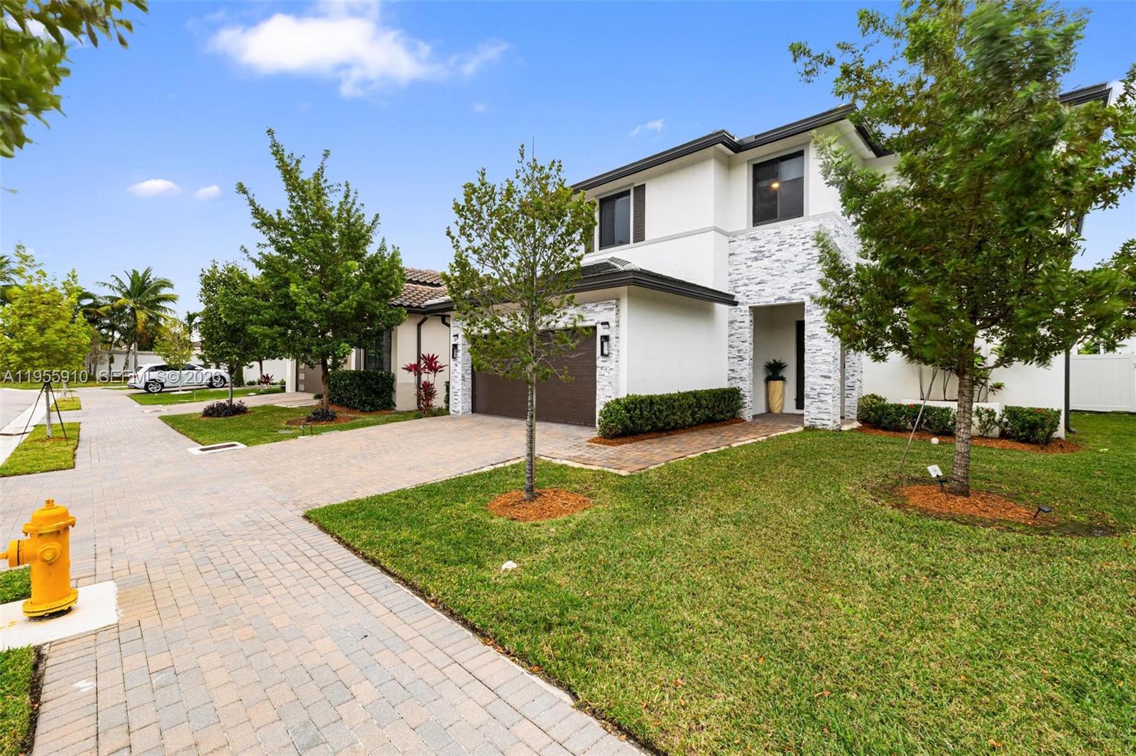 8086 NW 47th Ter, Doral FL 33166