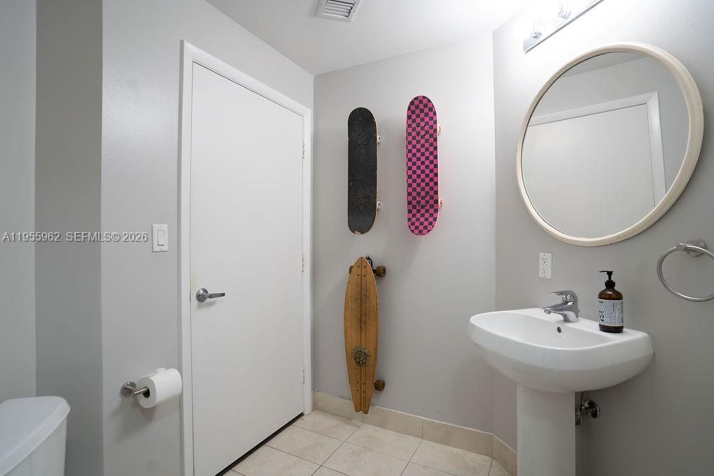 1900 N Bayshore Dr #2018, Miami FL 33132