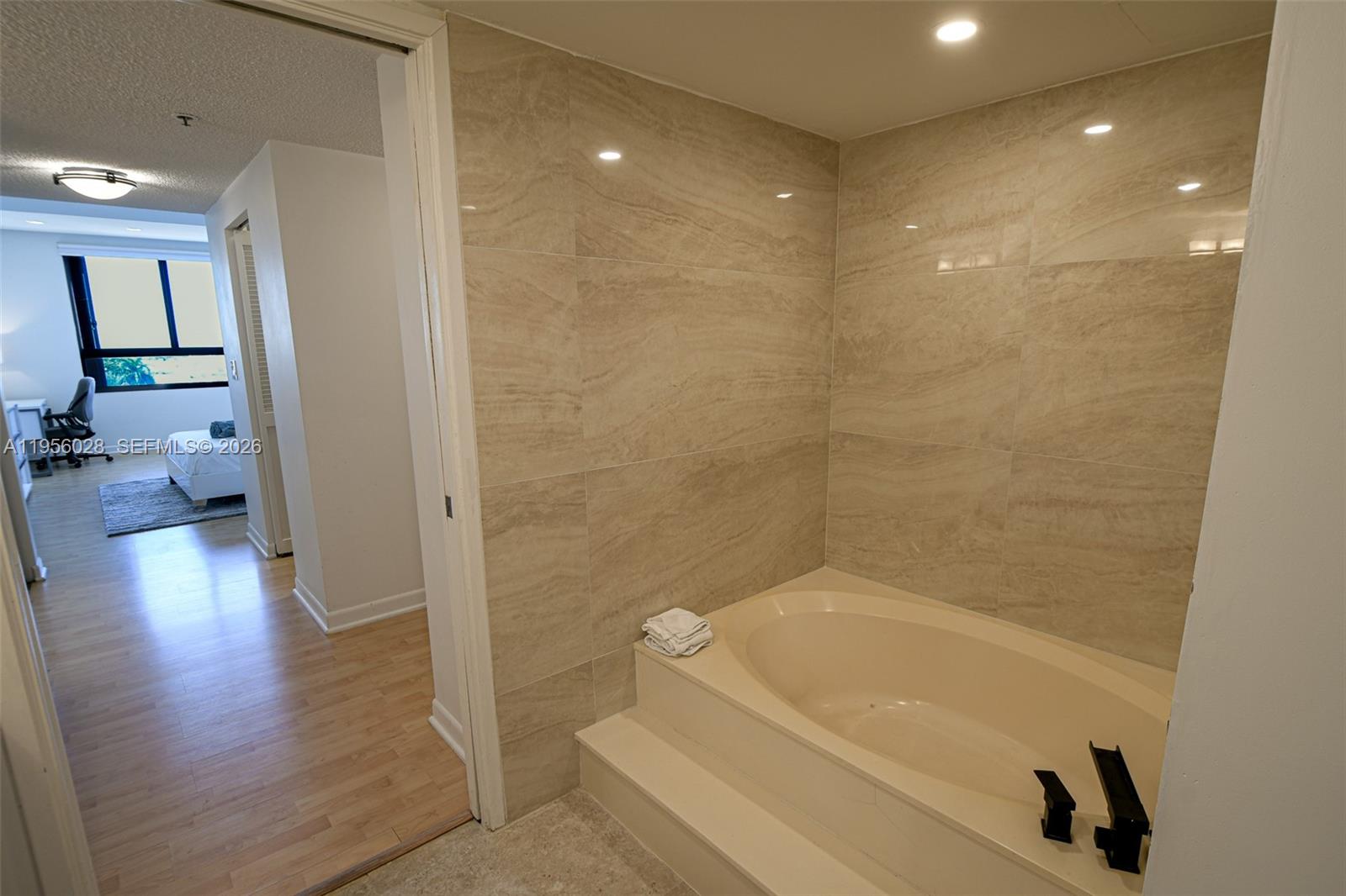 251 Crandon Blvd #704, Key Biscayne FL 33149