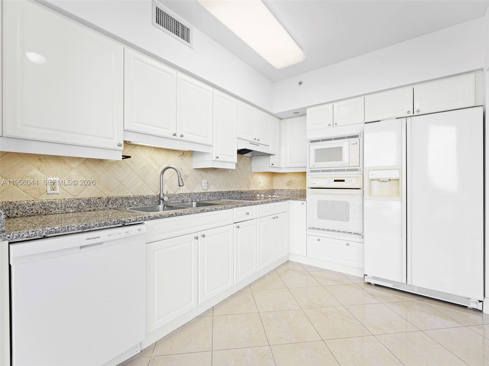 Miami Beach FL 33140 - A11956044
