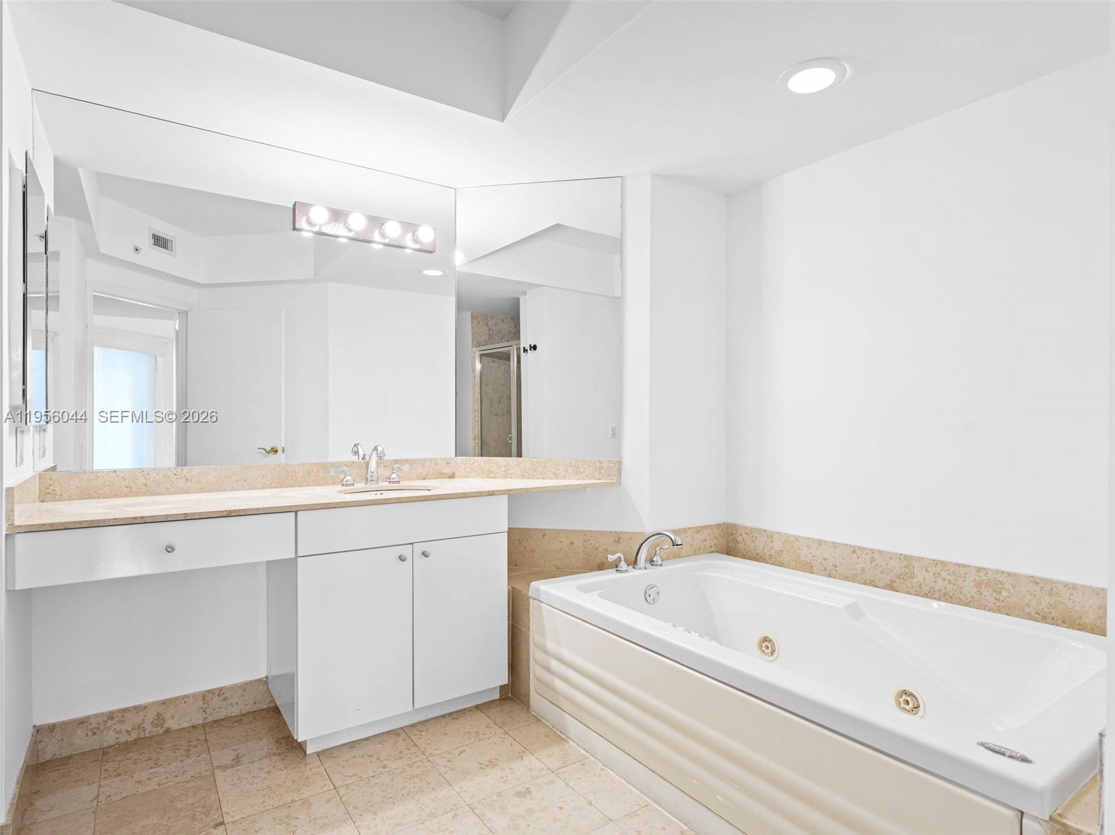 Miami Beach FL 33140 - A11956044