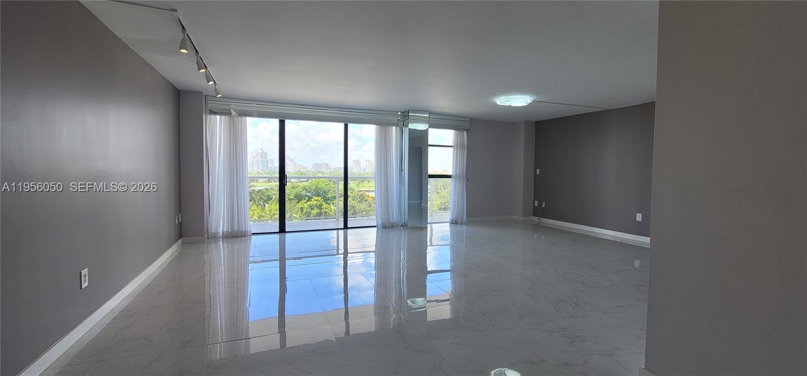 3701 N Country Club Dr #807, Aventura FL 33180