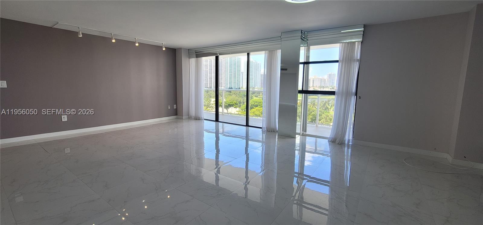 3701 N Country Club Dr #807, Aventura FL 33180