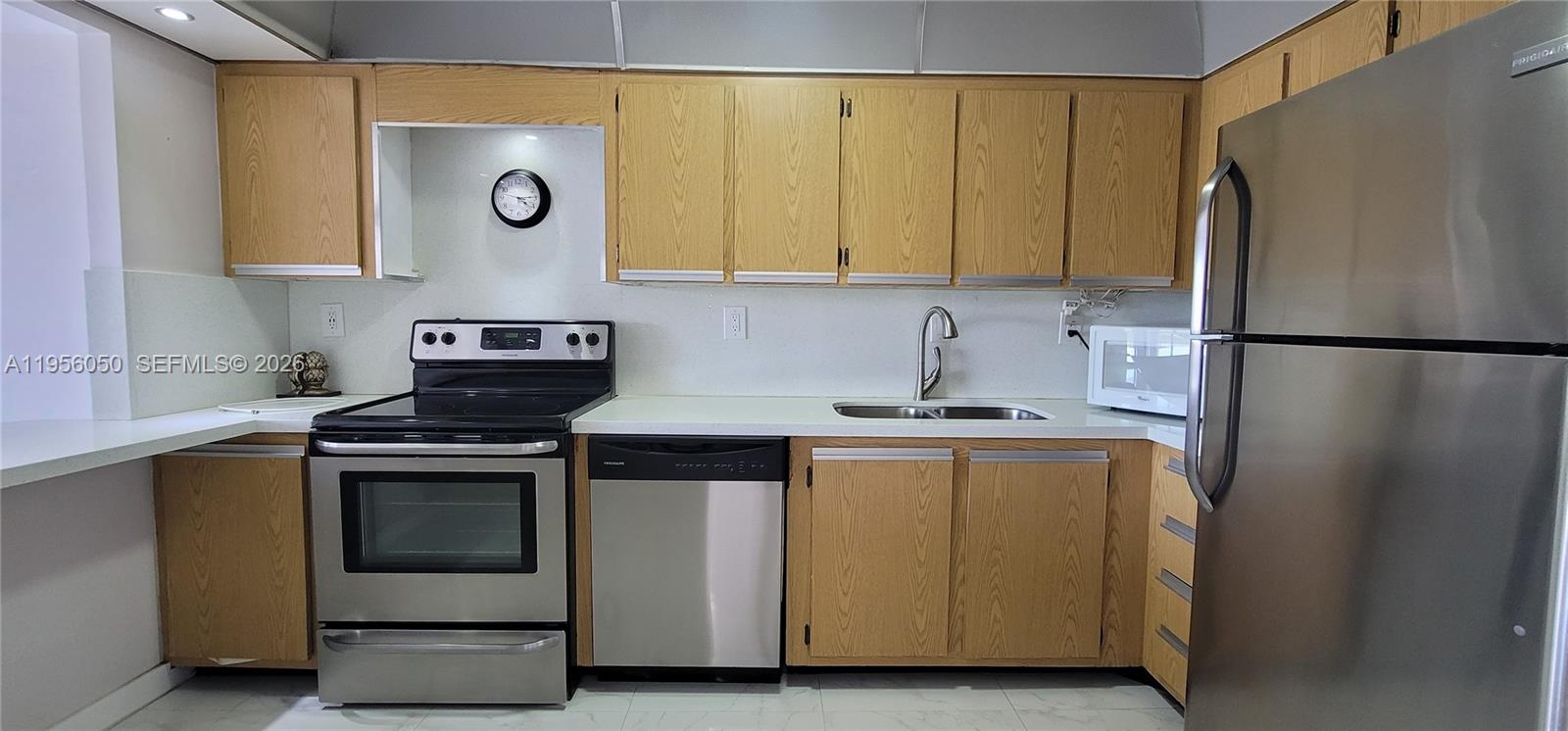 3701 N Country Club Dr #807, Aventura FL 33180
