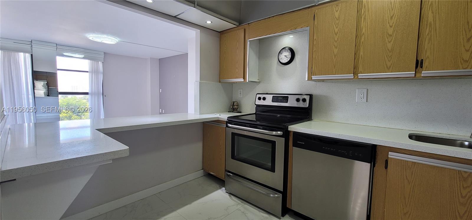 3701 N Country Club Dr #807, Aventura FL 33180