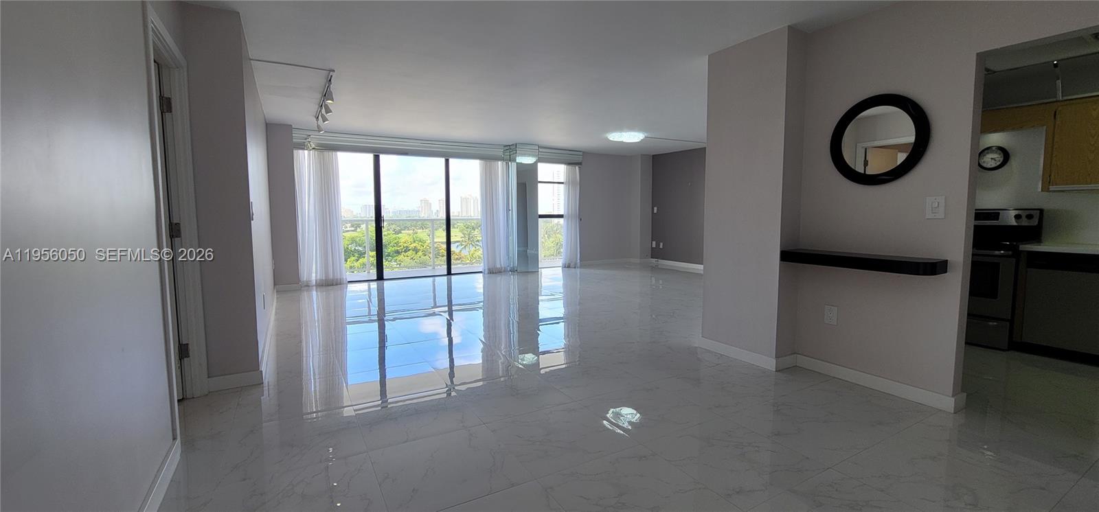 3701 N Country Club Dr #807, Aventura FL 33180