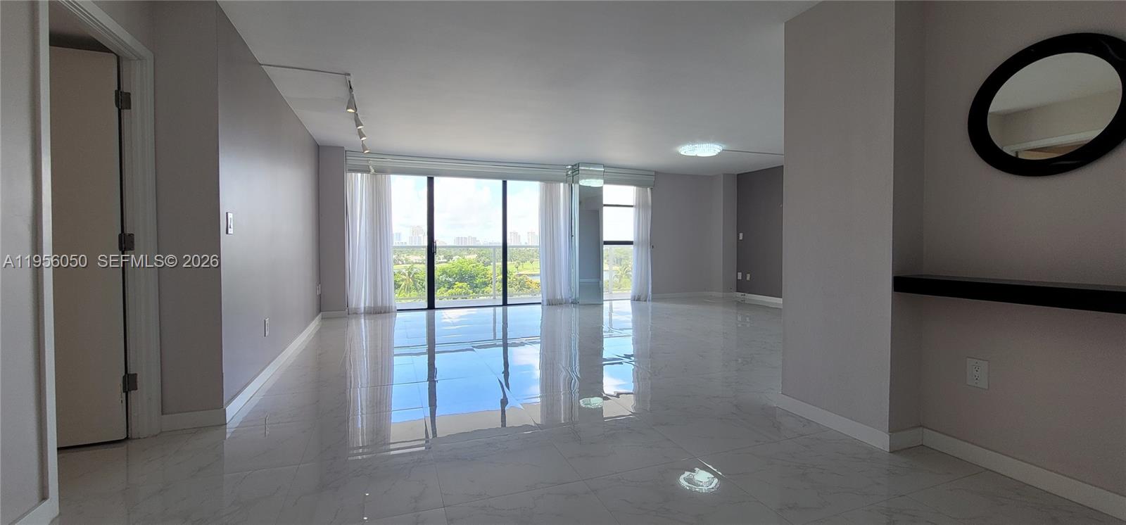 3701 N Country Club Dr #807, Aventura FL 33180