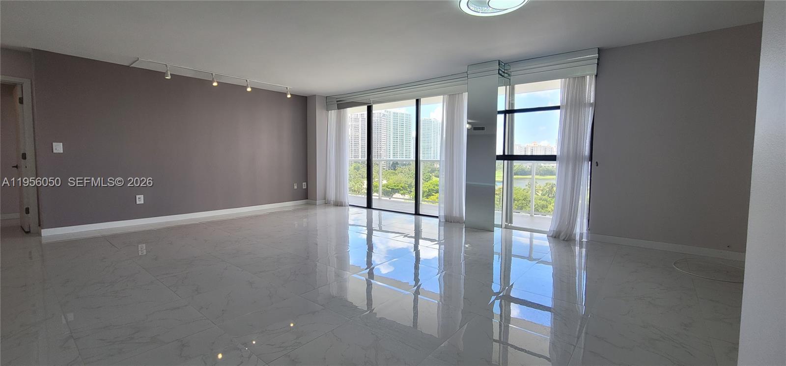 3701 N Country Club Dr #807, Aventura FL 33180