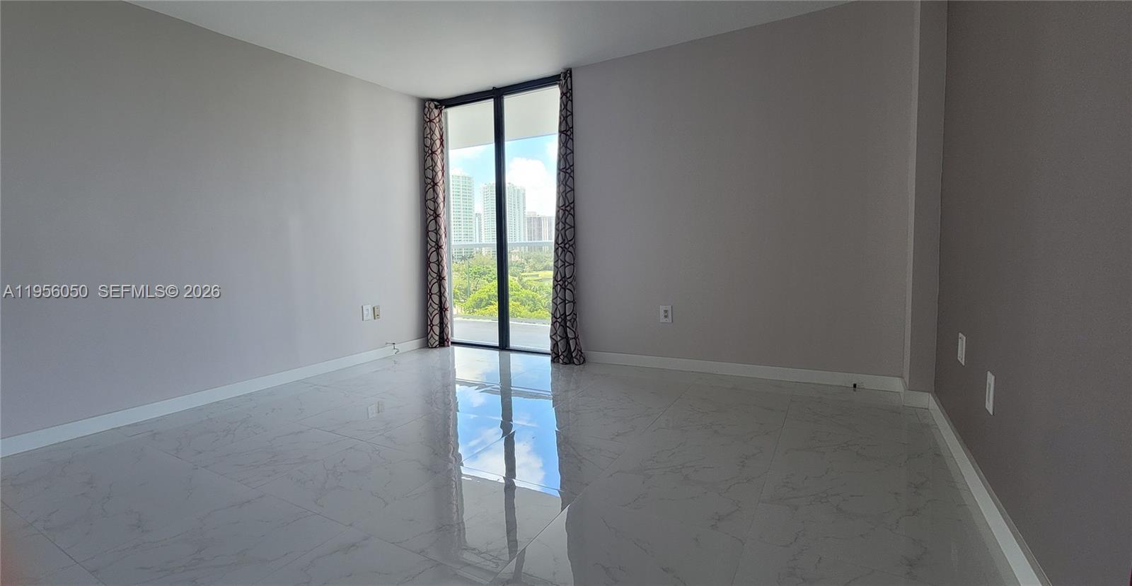 3701 N Country Club Dr #807, Aventura FL 33180