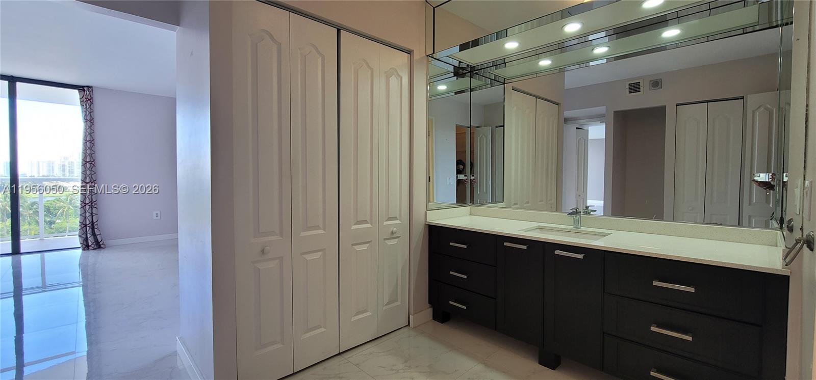 3701 N Country Club Dr #807, Aventura FL 33180