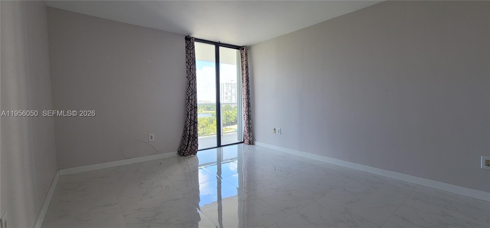 3701 N Country Club Dr #807, Aventura FL 33180
