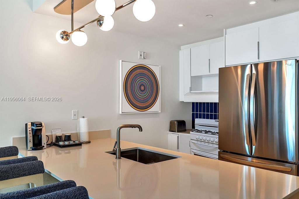 4401 Collins Ave #1712, Miami Beach FL 33140
