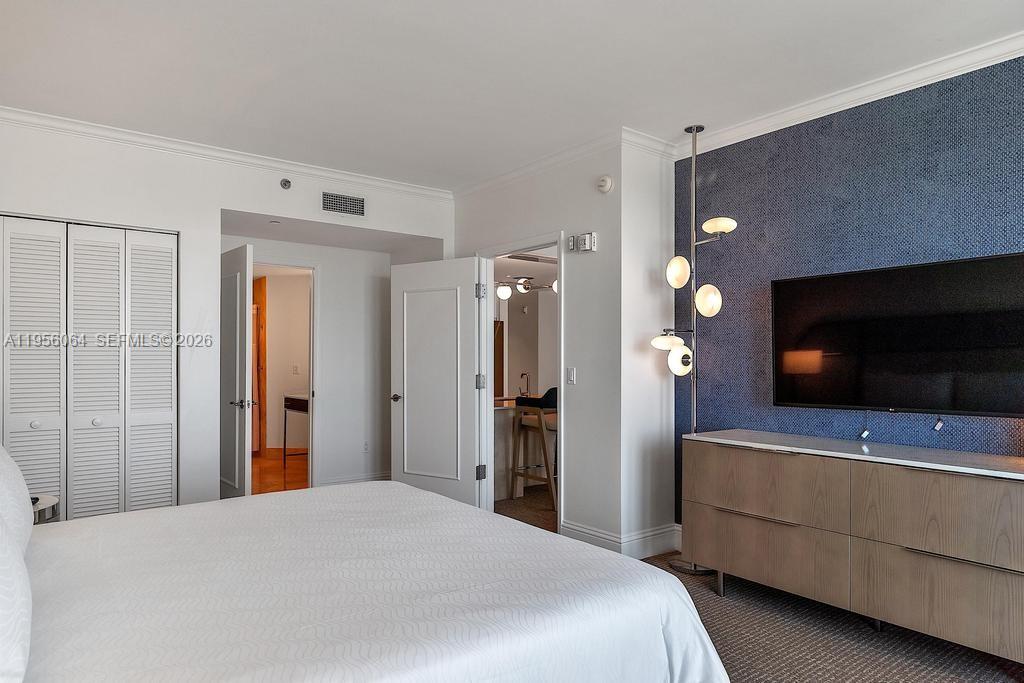 4401 Collins Ave #1712, Miami Beach FL 33140