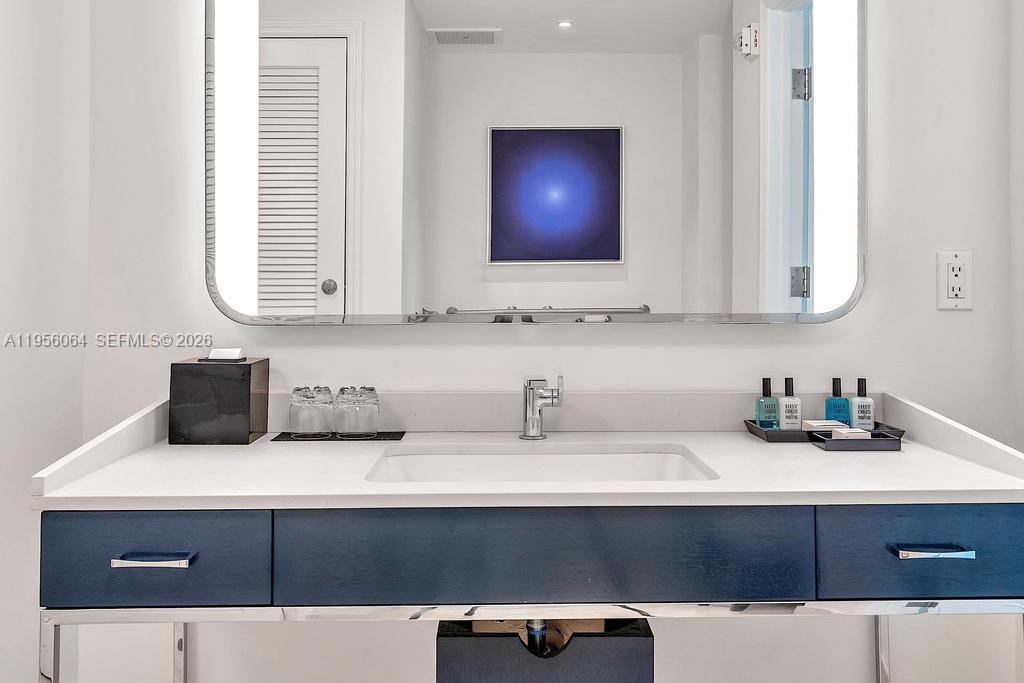 4401 Collins Ave #1712, Miami Beach FL 33140
