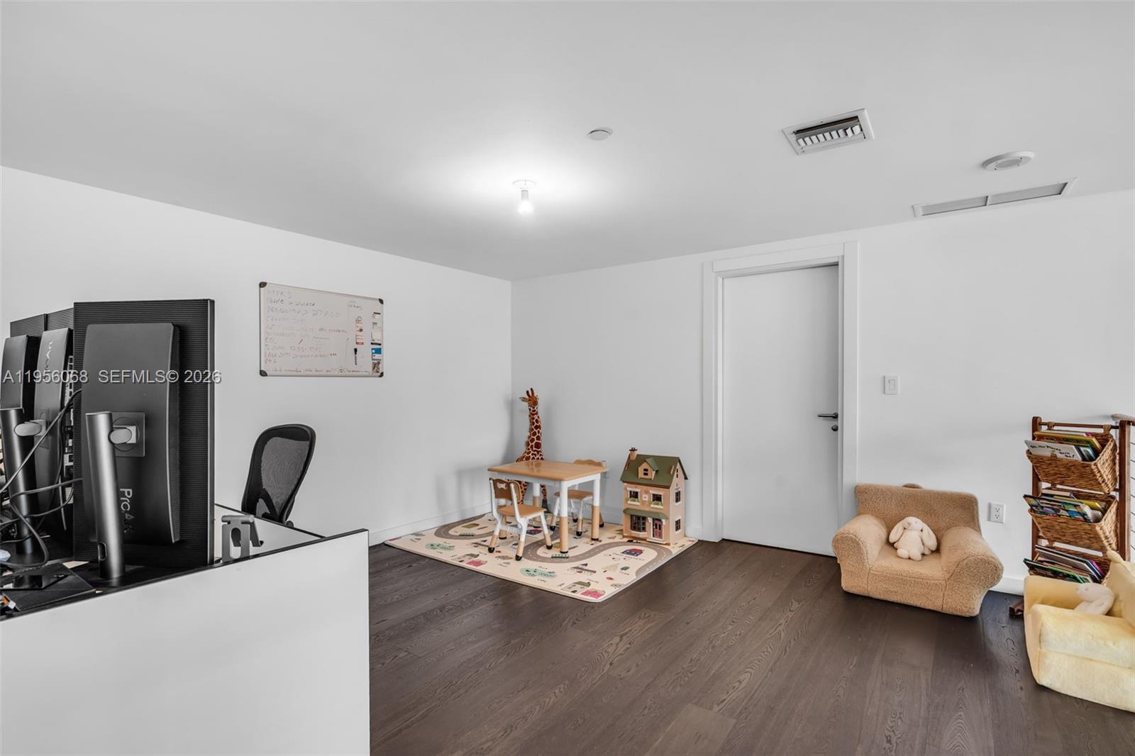 200 Biscayne Boulevard Way #506, Miami FL 33131