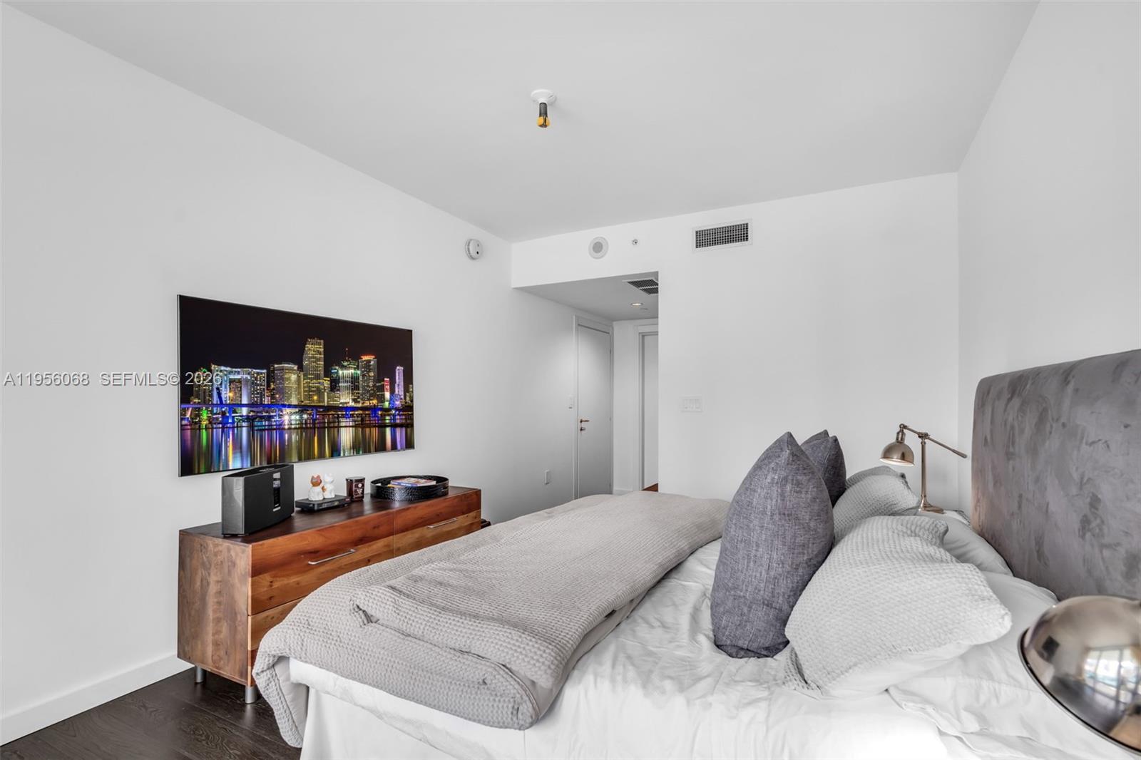 200 Biscayne Boulevard Way #506, Miami FL 33131